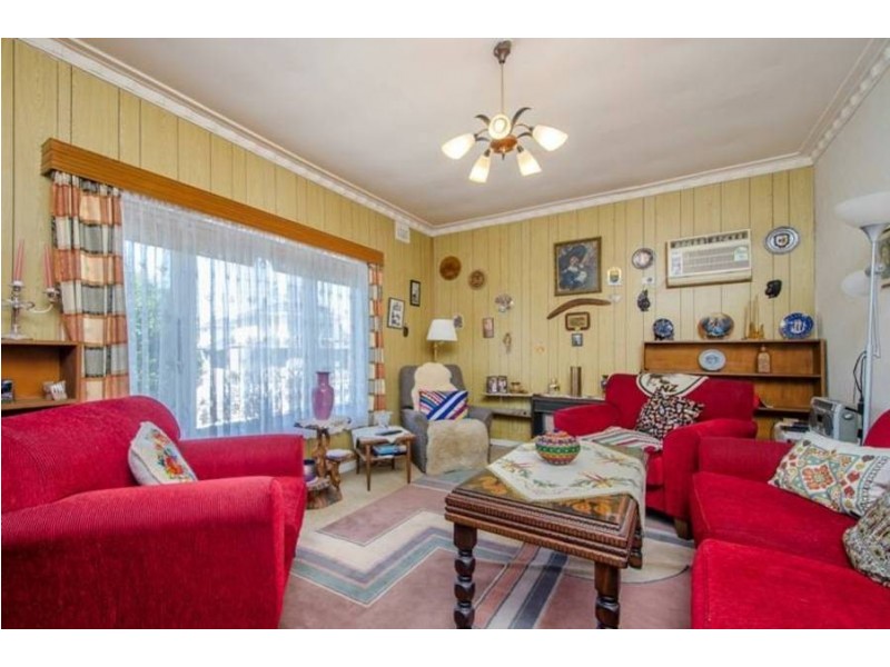 14 Almond Avenue, Brooklyn VIC 3012