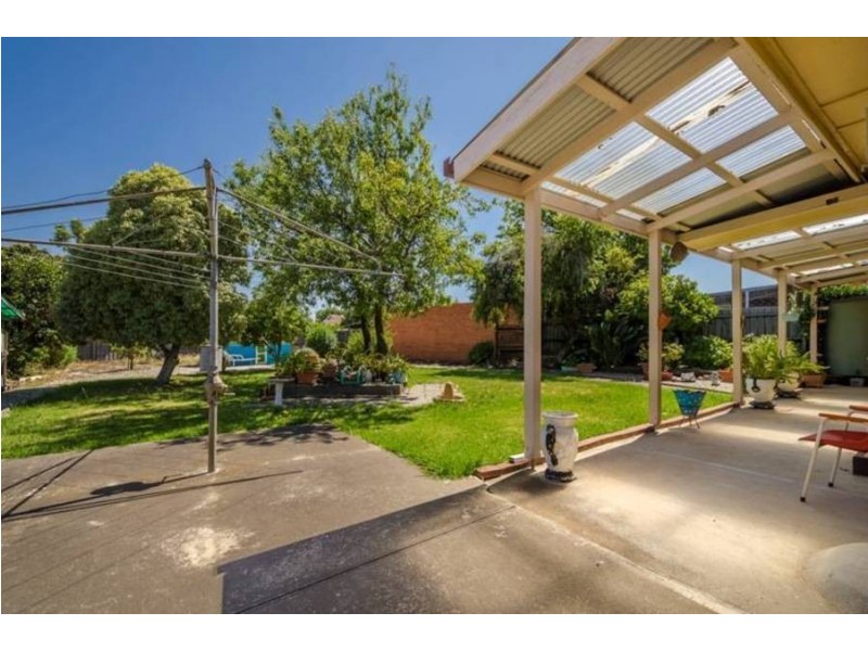 14 Almond Avenue, Brooklyn VIC 3012