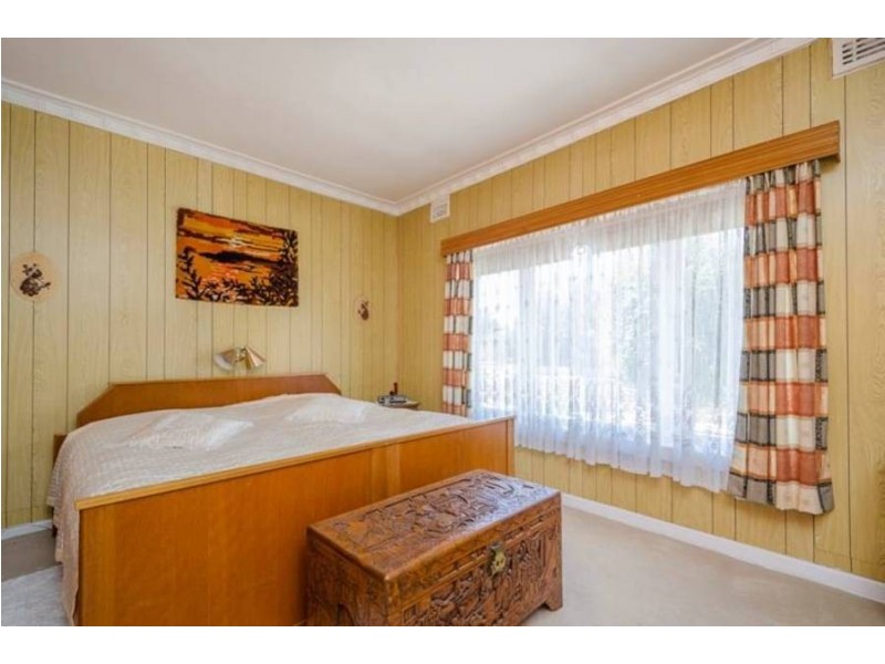 14 Almond Avenue, Brooklyn VIC 3012