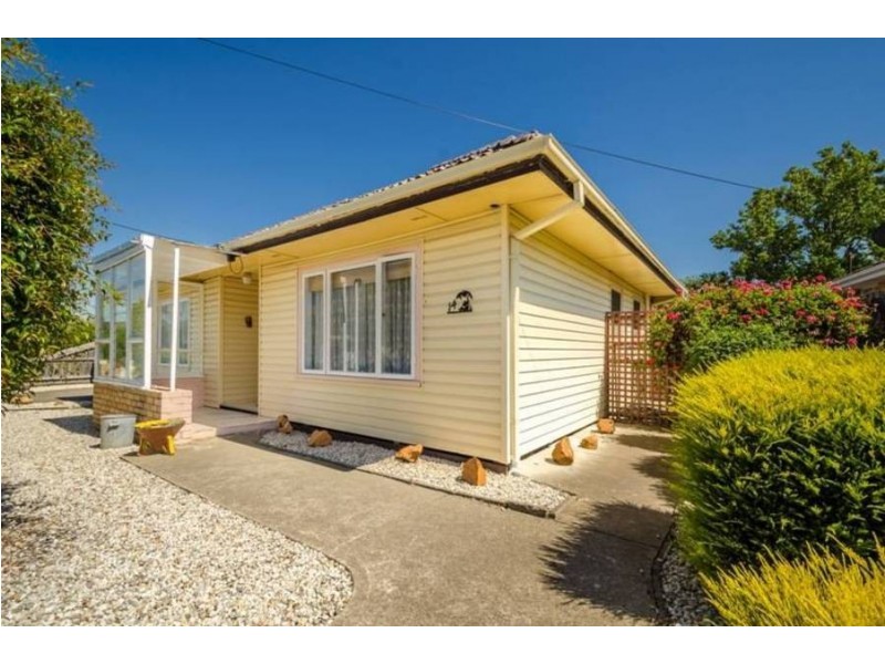 14 Almond Avenue, Brooklyn VIC 3012