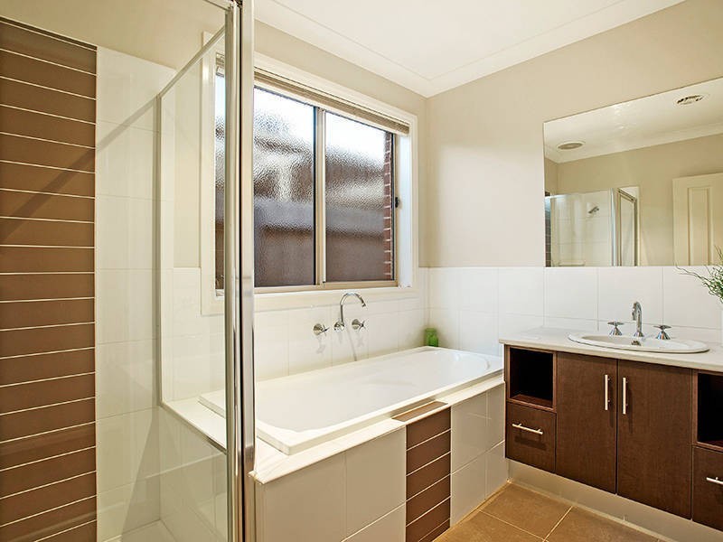 15 Reddrop Court, Altona Meadows VIC 3028