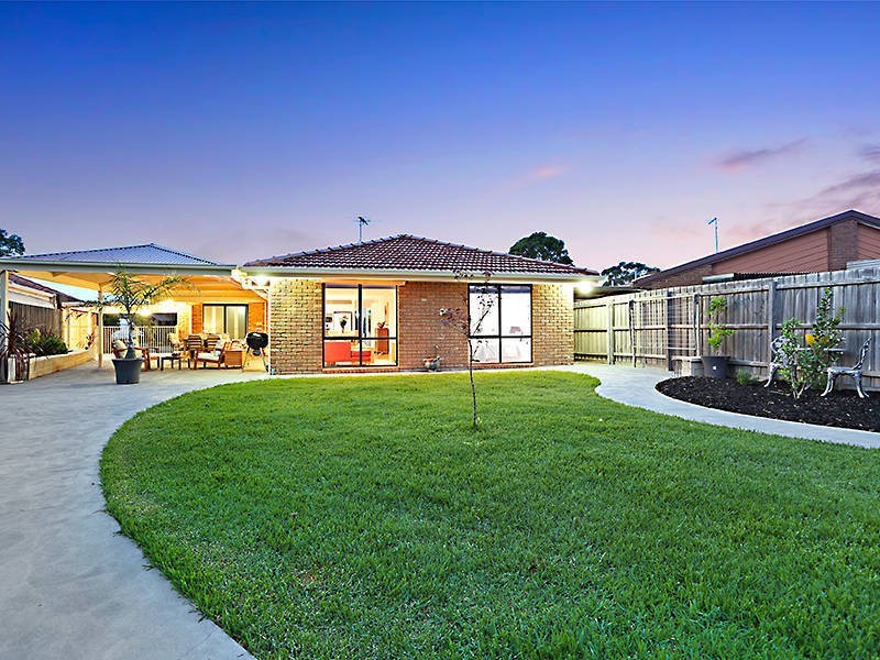 19 Weeroona Terrace, Altona Meadows VIC 3028
