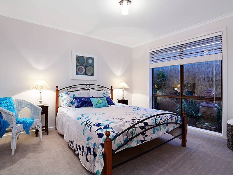 19 Weeroona Terrace, Altona Meadows VIC 3028