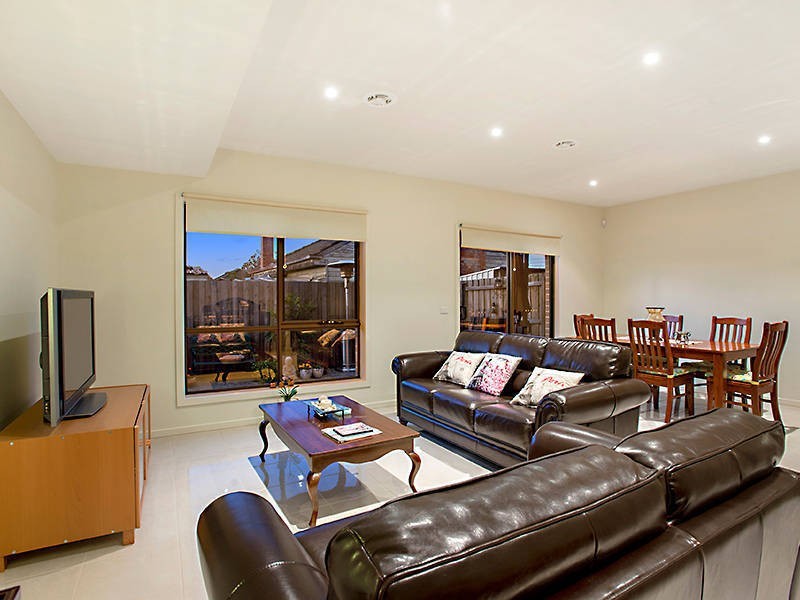 2/25 Rayner Street, Altona VIC 3018