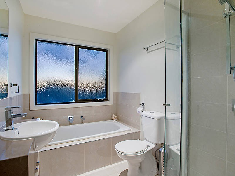 2/25 Rayner Street, Altona VIC 3018