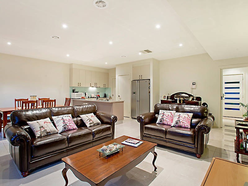 2/25 Rayner Street, Altona VIC 3018