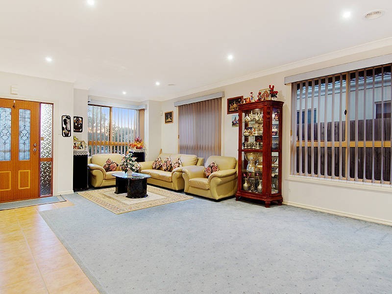 18 Hyde Court, Altona Meadows VIC 3028