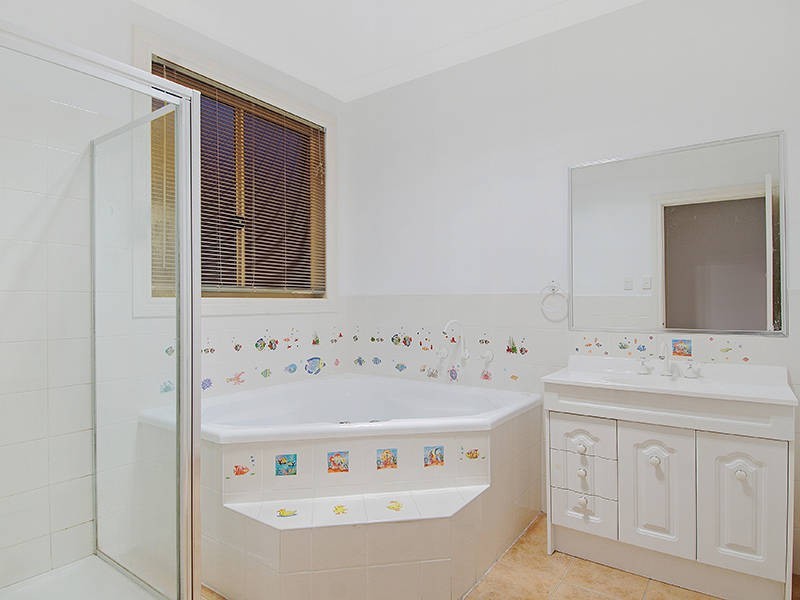 18 Hyde Court, Altona Meadows VIC 3028