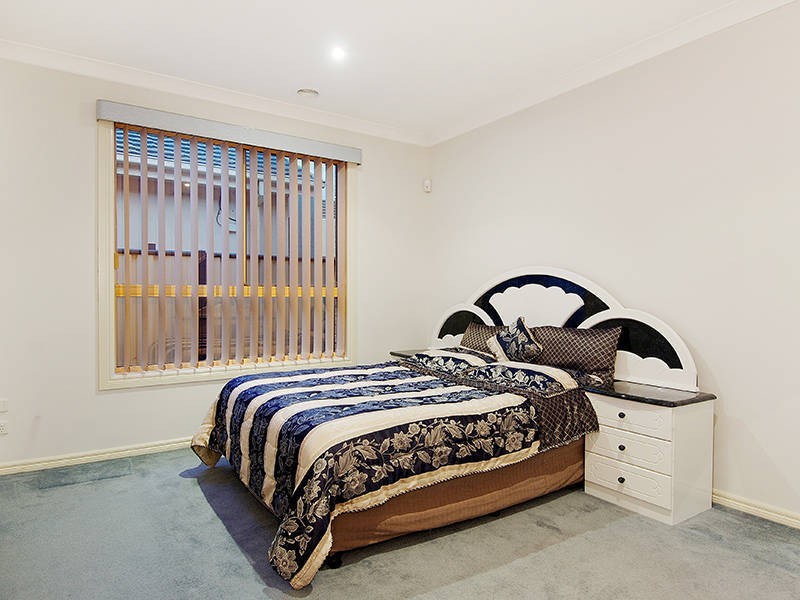 18 Hyde Court, Altona Meadows VIC 3028
