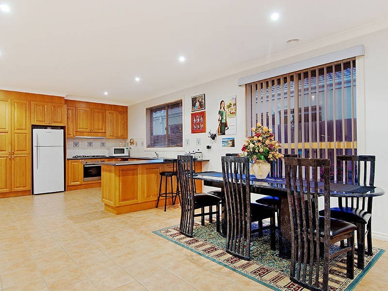 18 Hyde Court, Altona Meadows VIC 3028