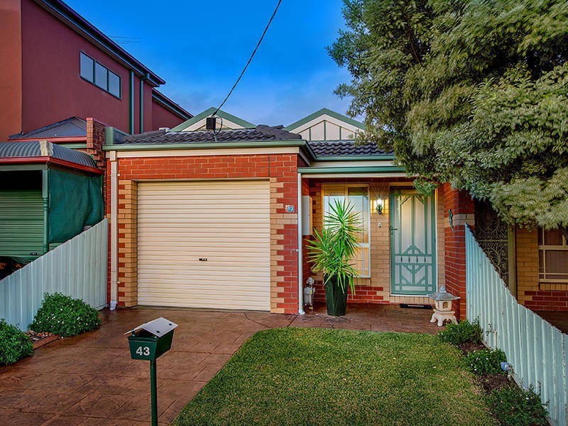 43 Henry Drive, Altona Meadows VIC 3028