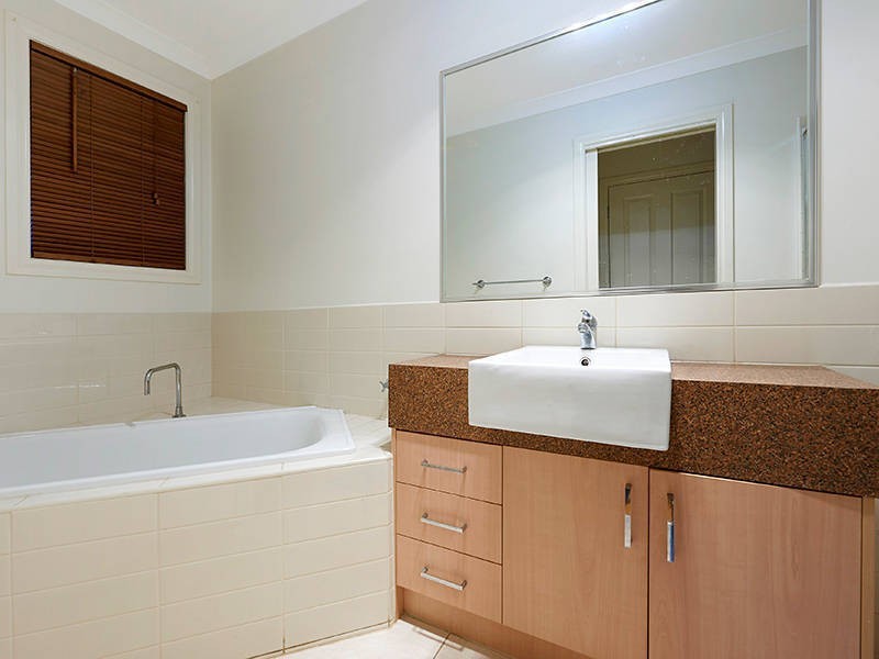 2/42 Galvin Street, Altona VIC 3018