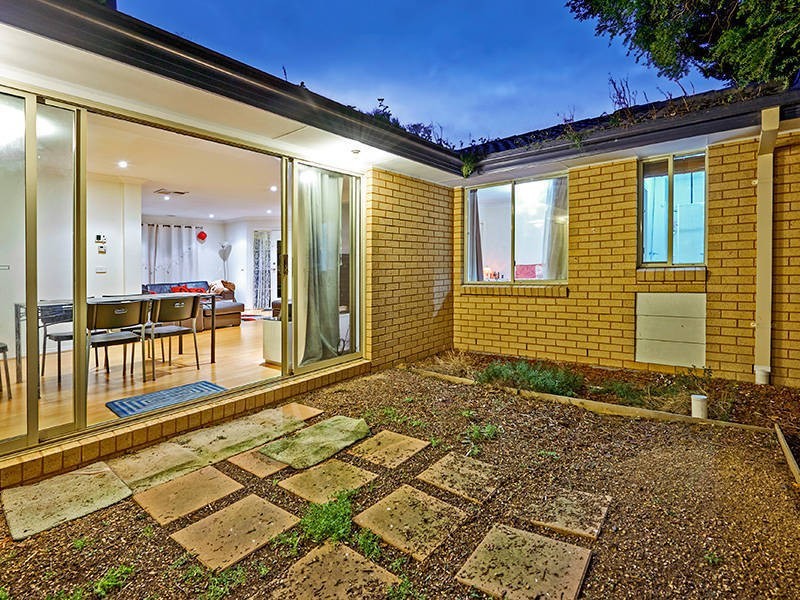 2/42 Galvin Street, Altona VIC 3018