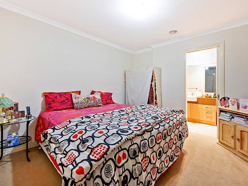 2/42 Galvin Street, Altona VIC 3018