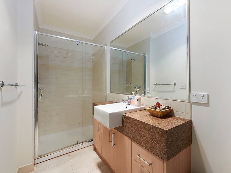 2/42 Galvin Street, Altona VIC 3018