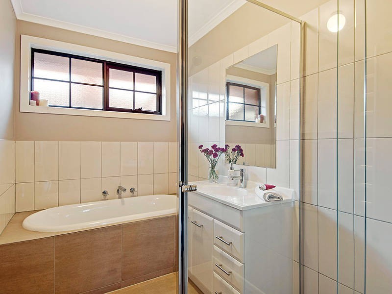 28 Taegtow Way, Altona Meadows VIC 3028