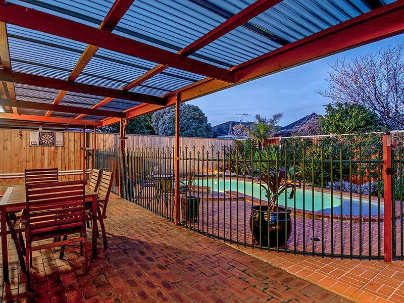 28 Taegtow Way, Altona Meadows VIC 3028