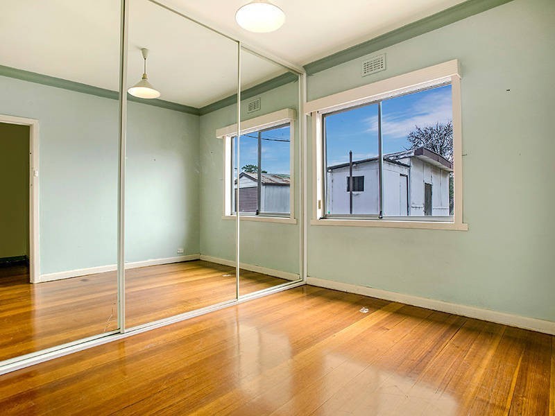 4 Viola Avenue, Brooklyn VIC 3012