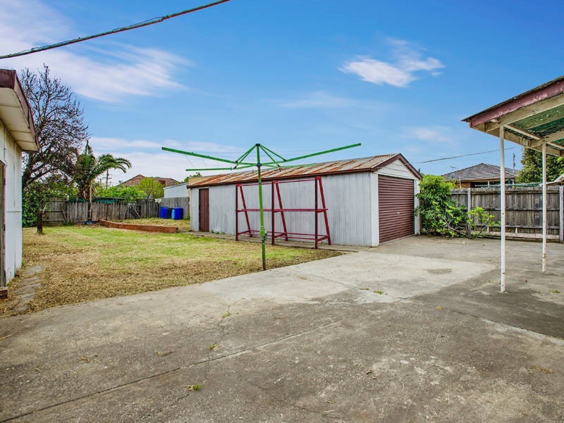 4 Viola Avenue, Brooklyn VIC 3012