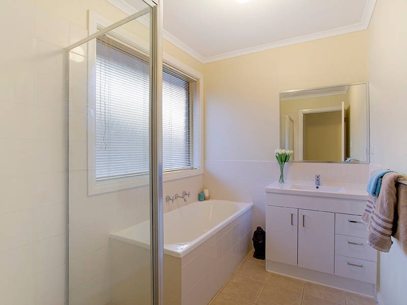 1/166 Merton Street, Altona Meadows VIC 3028