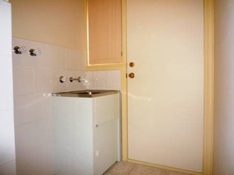 2/96 Merton Street, Altona Meadows VIC 3028