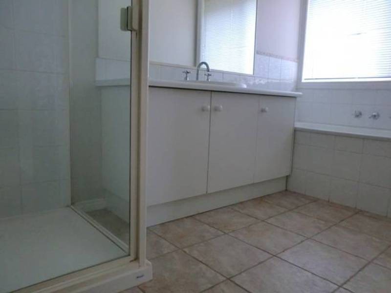 27 Spicer Blvd, Altona Meadows VIC 3028