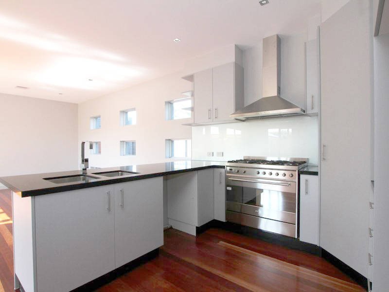 2/36 Davies Street, Altona VIC 3018