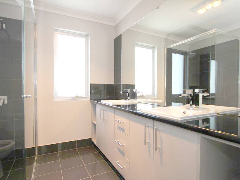 2/36 Davies Street, Altona VIC 3018