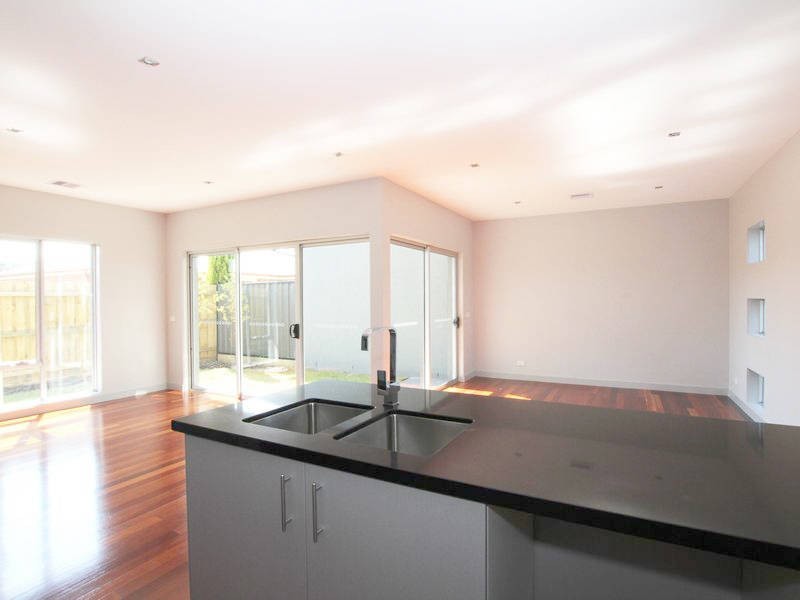 2/36 Davies Street, Altona VIC 3018