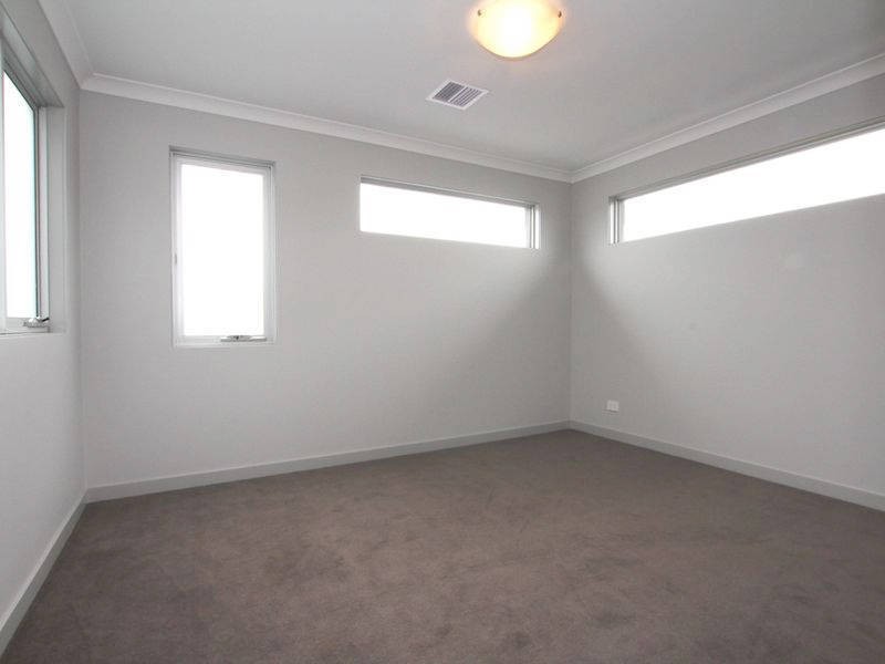 2/36 Davies Street, Altona VIC 3018