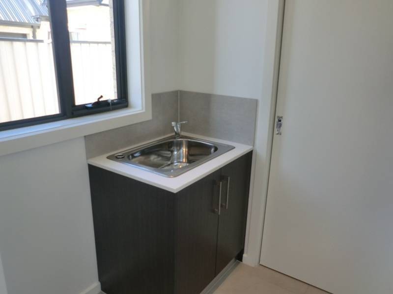 2/41 Grieve Parade, Altona VIC 3018