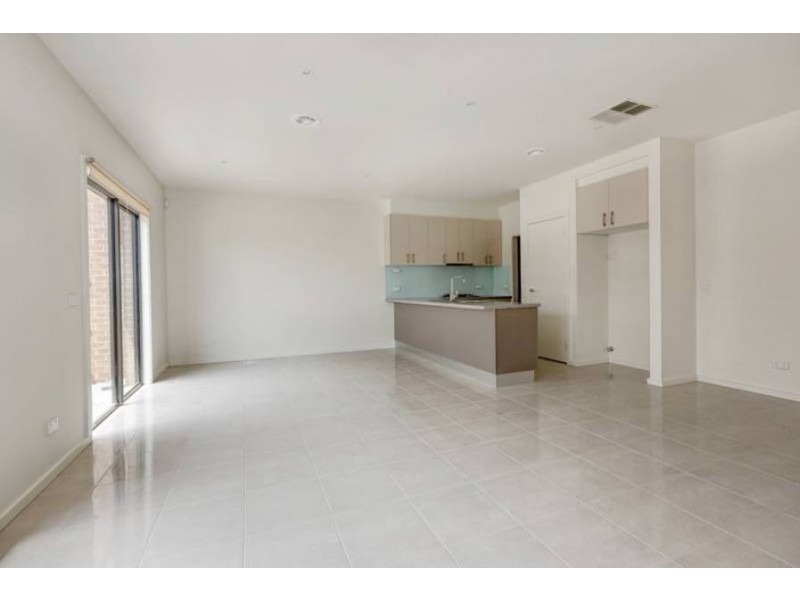 2/25 Rayner street, Altona VIC 3018