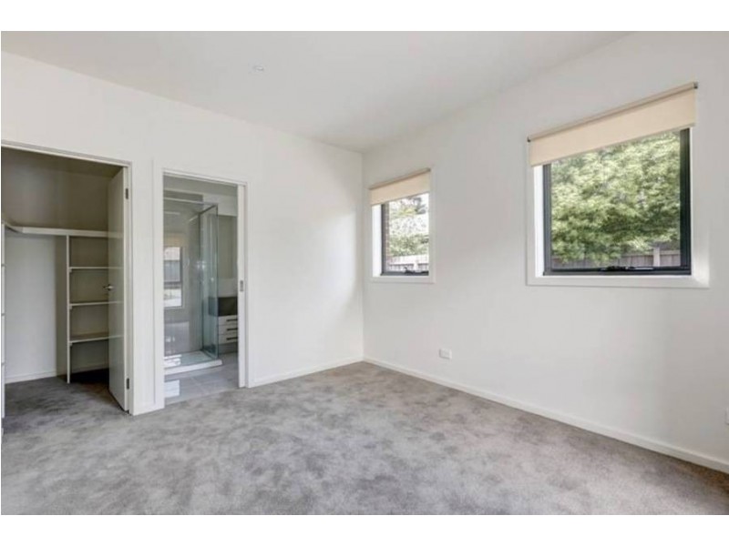 2/25 Rayner street, Altona VIC 3018