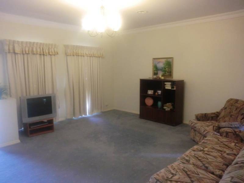 2 Irvine Court, Altona Meadows VIC 3028