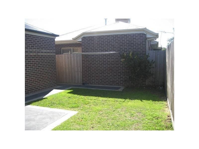 2/34 Bradley St, Newport VIC 3015