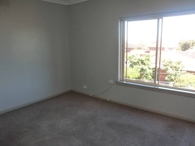 5/2 Stenhouse Ave, Brooklyn VIC 3012