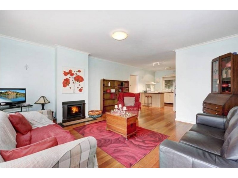 2/31 Millers Road, Altona VIC 3018