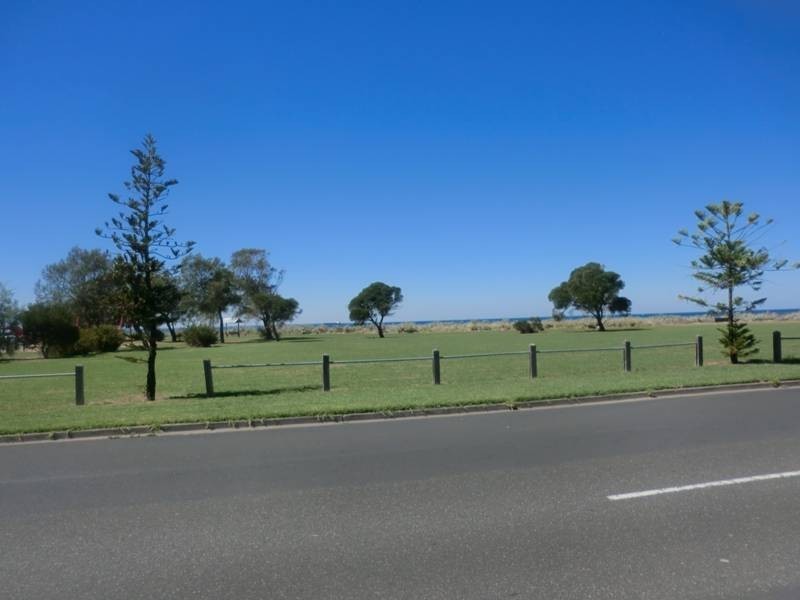 1/ 23 Beach Street, Altona VIC 3018