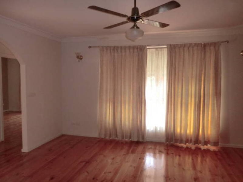 22 Cambridge Ave, Werribee VIC 3030