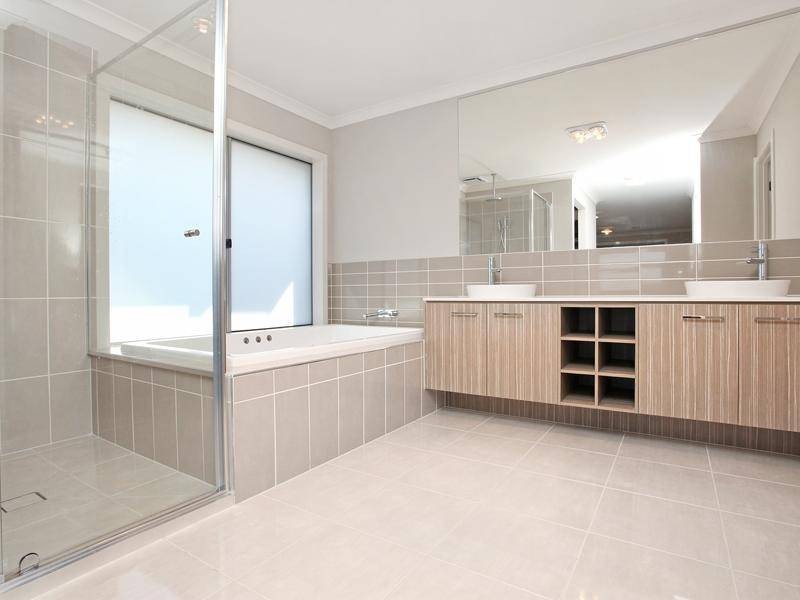 11 Royal Circuit, Point Cook VIC 3030