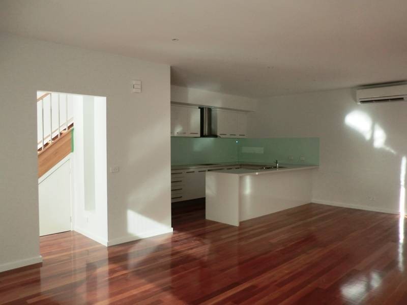 1/212 Civic Parade, Altona VIC 3018