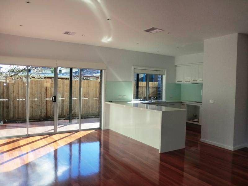 2/212  Civic Parade, Altona VIC 3018