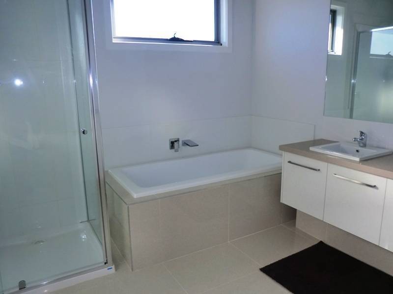 2/212  Civic Parade, Altona VIC 3018