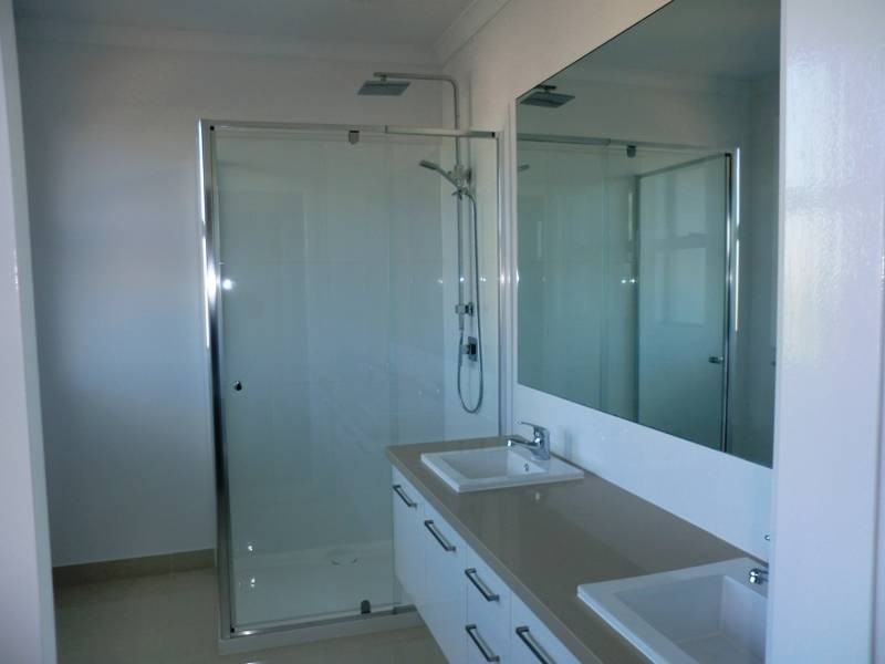 2/212  Civic Parade, Altona VIC 3018