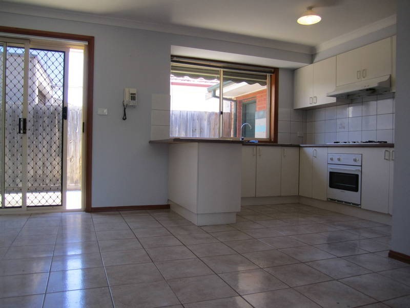 2/182 Blyth Street, Altona VIC 3018