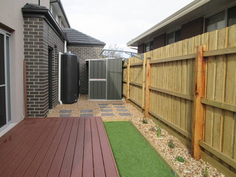 1/212 Civic Parade, Altona VIC 3018