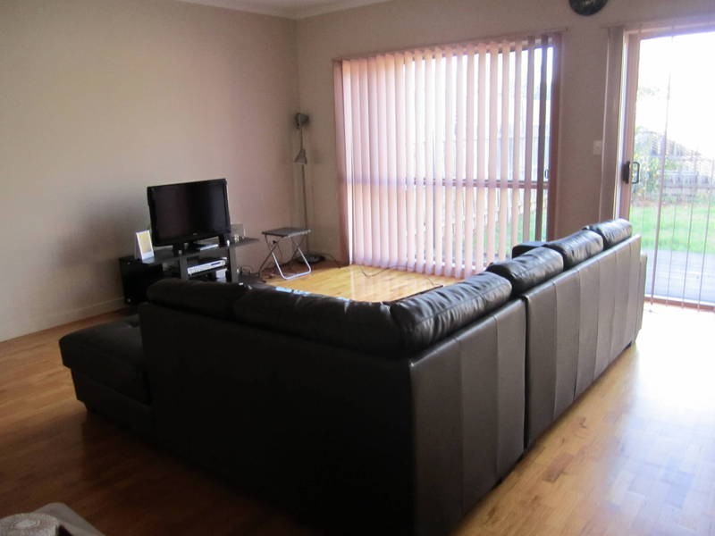 2/5 Eames, Brooklyn VIC 3012