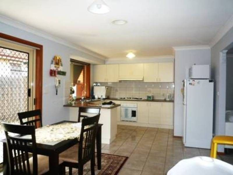 2 182 Blyth Street, Altona VIC 3018