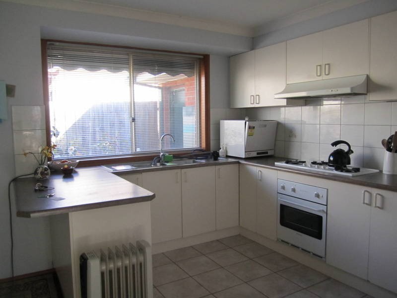 2 182 Blyth Street, Altona VIC 3018