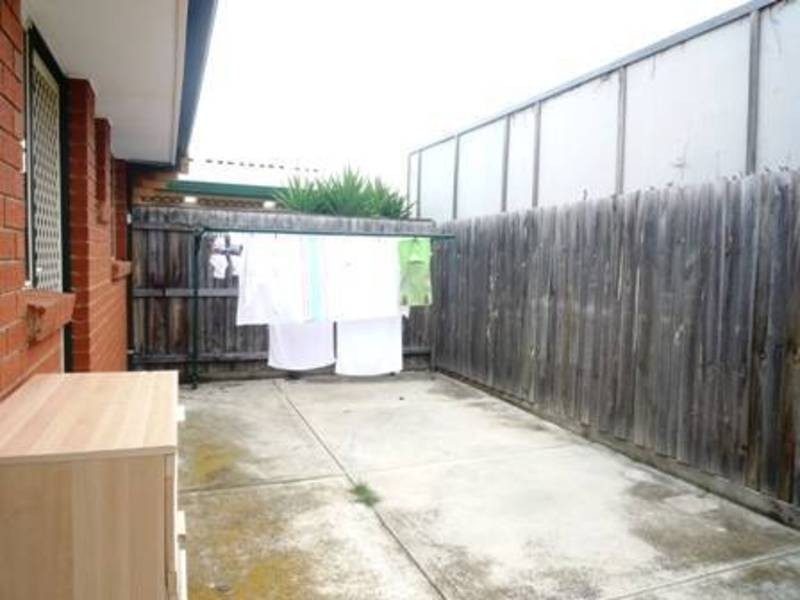 2 182 Blyth Street, Altona VIC 3018